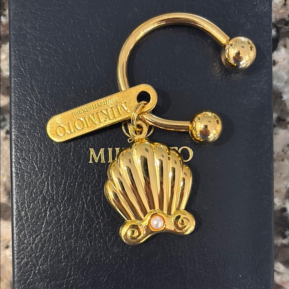 Mikimoto Gold Shell Keyring - Picture 2 of 2